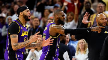 ¿Estaba pisando la línea? La gran polémica en la NBA que afectó a LeBron James y le significó una derrota más a los Lakers