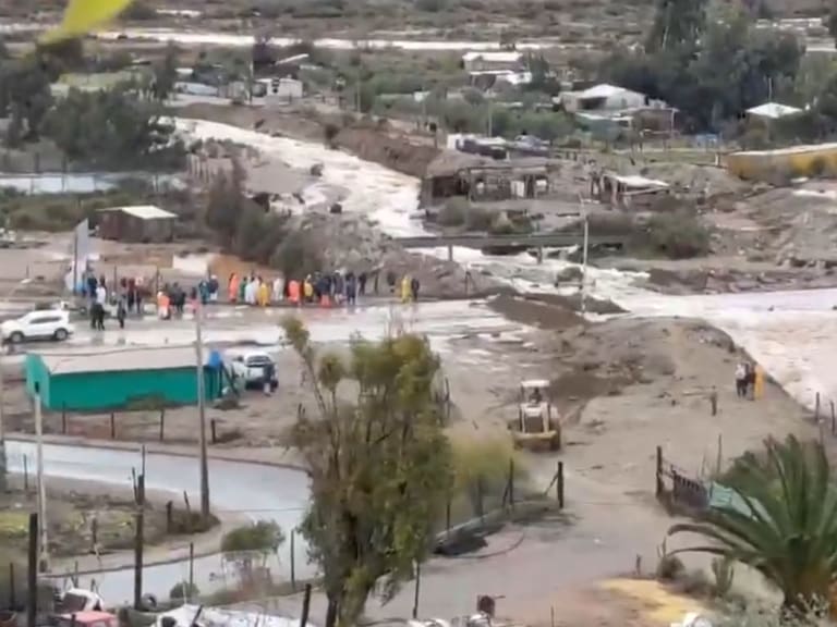 Alcalde de Freirina pide apoyo aéreo urgente: “Tenemos gente aislada, niños y falta de agua, alimentos y combustible”