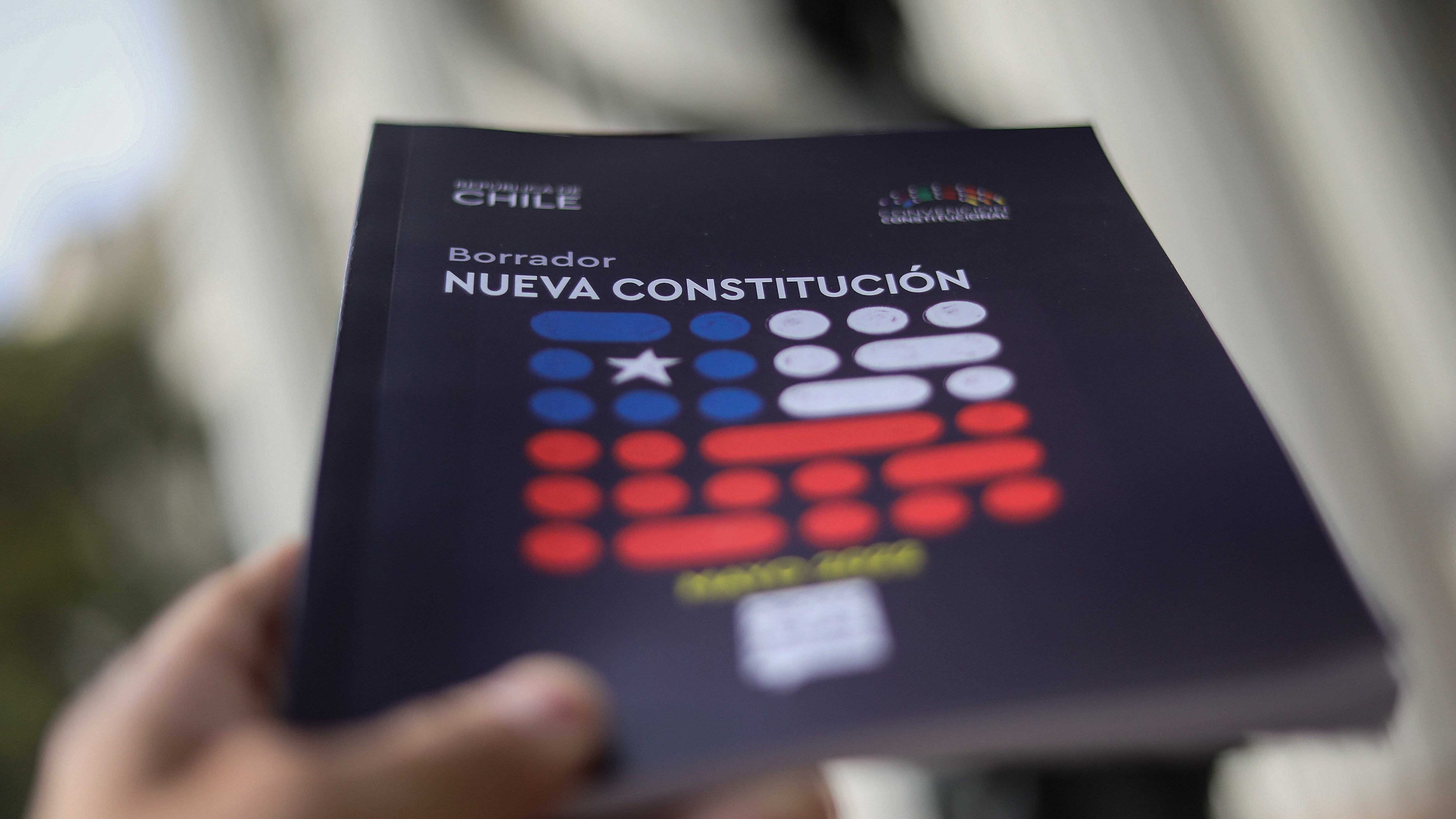 26 de mayo del 2022/SANTIAGOBorrador de la Nueva Constitución en el patio del ex Congreso Nacional.
FOTO: SEBASTIAN BELTRAN GAETE/AGENCIAUNO