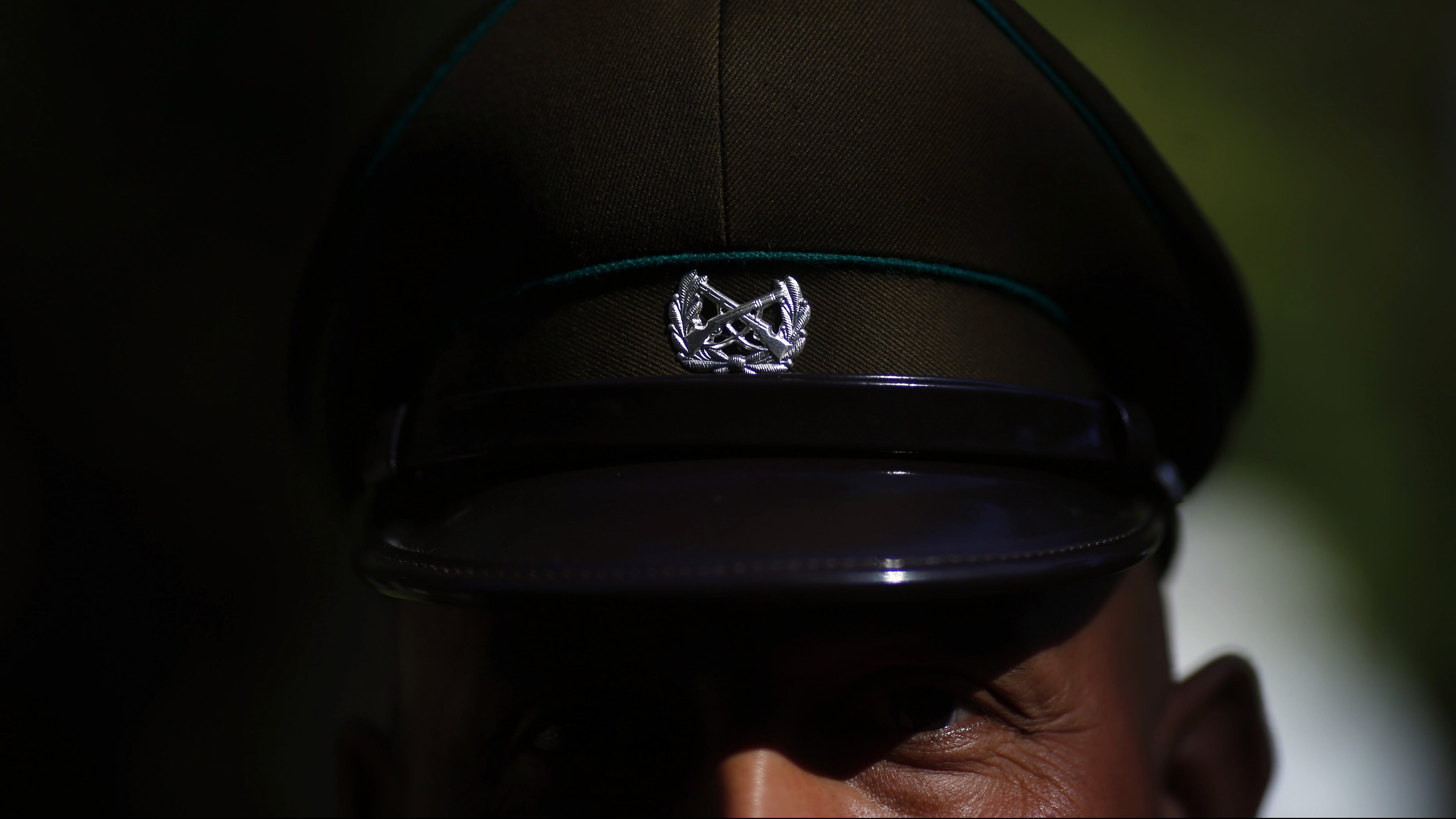 19 de Febrero de 2016/VIA DEL MARDetalle de una gorra de un Carabinero durante la visita a los cuarteles temporales de la tenencia de carabineros y unidad de la  PDI al interior de la Quinta Vergara. El objetivo de stas es resguardar la seguridad de los asistentes al 57¡ Festival Internacional de la cancin de Via del Mar.
FOTO: PABLO VERA LISPERGUER/AGENCIAUNO