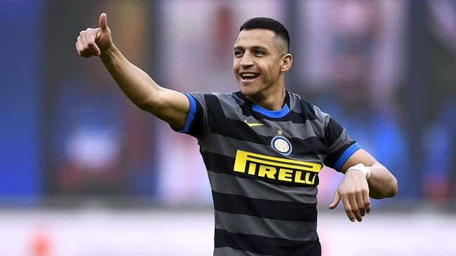 STADIO GIUSEPPE MEAZZA, MILAN, ITALY - 2021/02/28: Alexis Sanchez of FC Internazionale celebrates after scoring a goal during the Serie A football match between FC Internazionale and Genoa CFC. FC Internazionale won 3-0 over Genoa CFC. (Photo by Nicolò Campo/LightRocket via Getty Images)