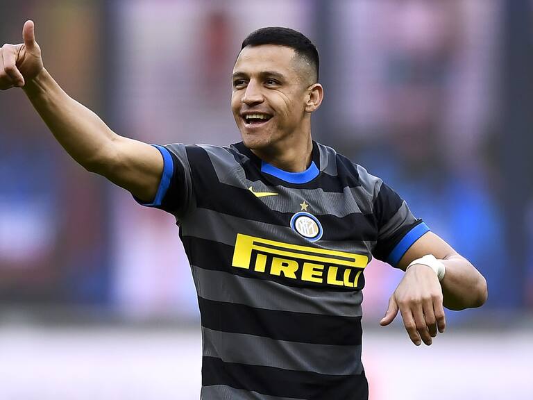 STADIO GIUSEPPE MEAZZA, MILAN, ITALY - 2021/02/28: Alexis Sanchez of FC Internazionale celebrates after scoring a goal during the Serie A football match between FC Internazionale and Genoa CFC. FC Internazionale won 3-0 over Genoa CFC. (Photo by Nicolò Campo/LightRocket via Getty Images)