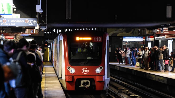 Metro cierra parcialmente la Línea 4 en plena hora punta: afectó a nueve estaciones