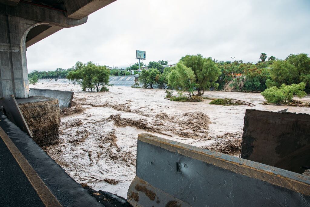 Una ruta inundada por las lluvias torrenciales que provocó el arribo de la tormenta Alberto al noreste de México.