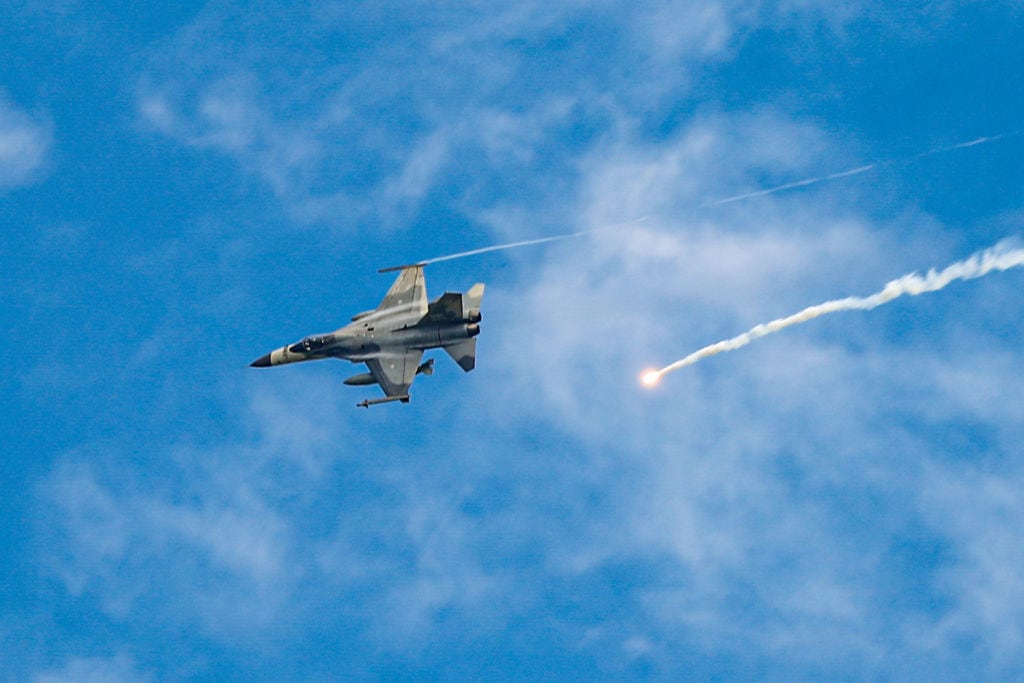 Jet de combate de Taiwán realiza ejercicios por eventual choque con China