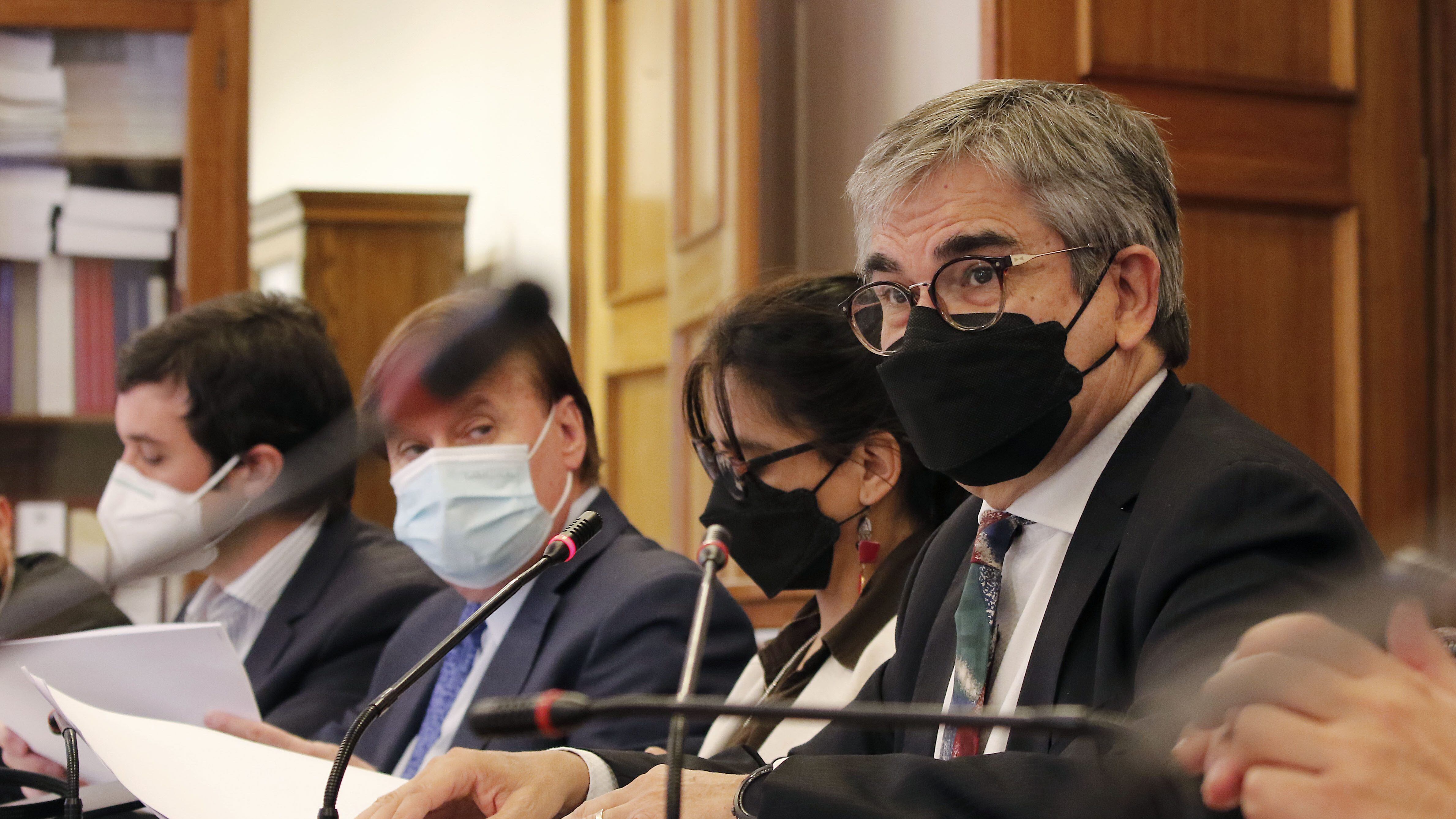 03 DE MAYO DE 2022/VALPARAISOEl ministro Mario Marcel (d), durante la Comisión de Hacienda de la Cámara de Diputados, que analiza el proyecto de reajuste al salario mínimo.
FOTO: LEONARDO RUBILAR CHANDIA/AGENCIAUNO