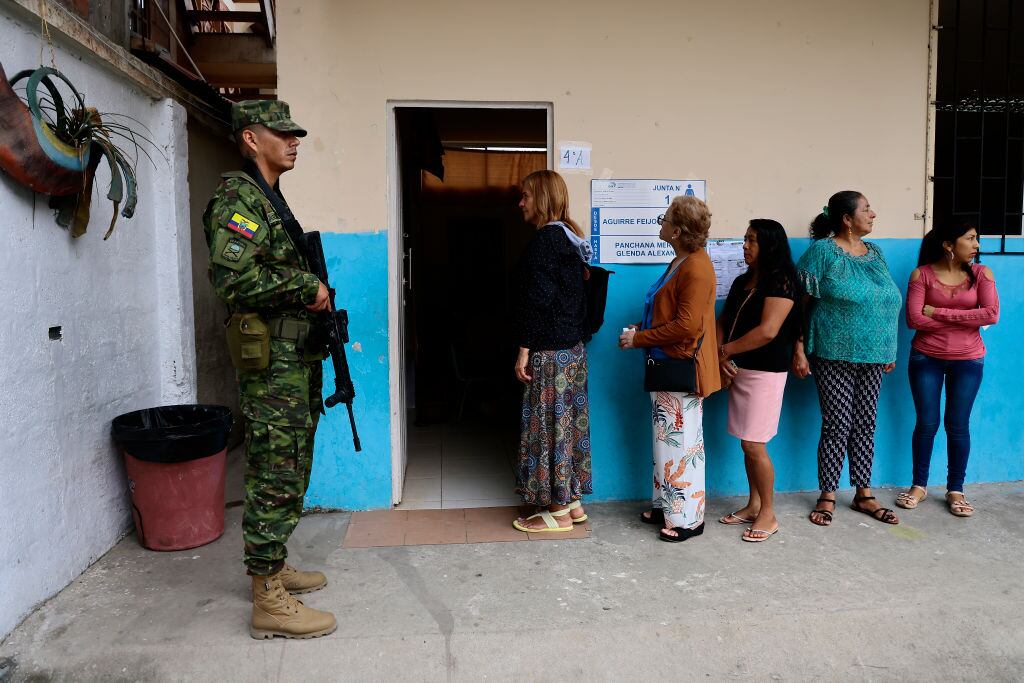 Los militares custodian la segunda vuelta presidencial en el Ecuador