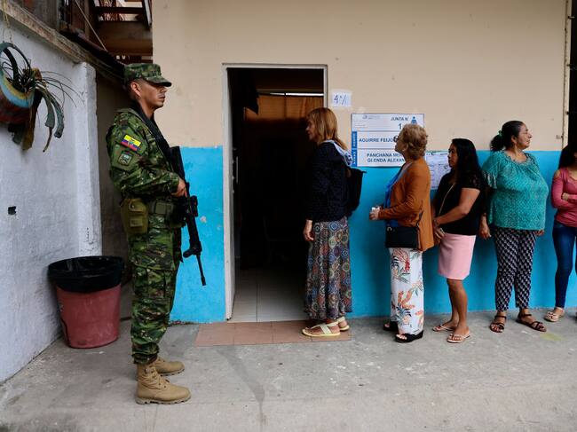 Los militares custodian la segunda vuelta presidencial en el Ecuador