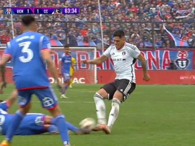 El VAR actúa a tiempo para evitar la expulsión de Carlos Palacios en el Superclásico