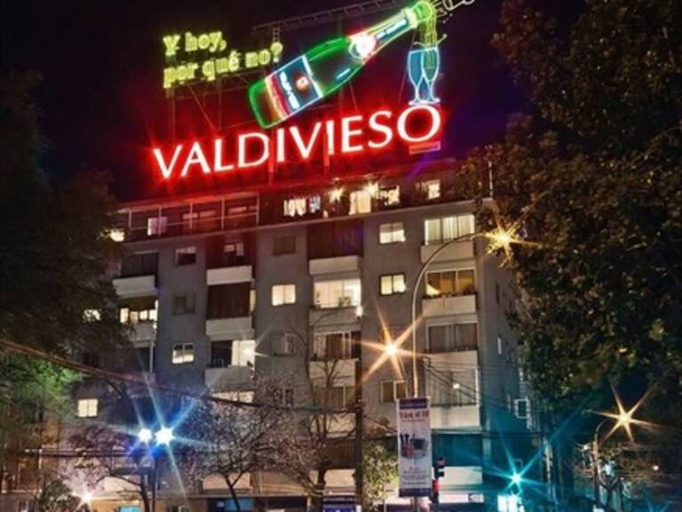 Consejo de Monumentos denuncia que histórico letrero «Champagne Valdivieso» fue modificado