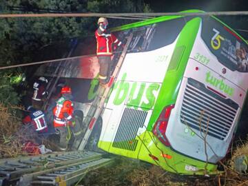 Accidente automovilístico deja un fallecido y 15 personas heridas en Los Ríos