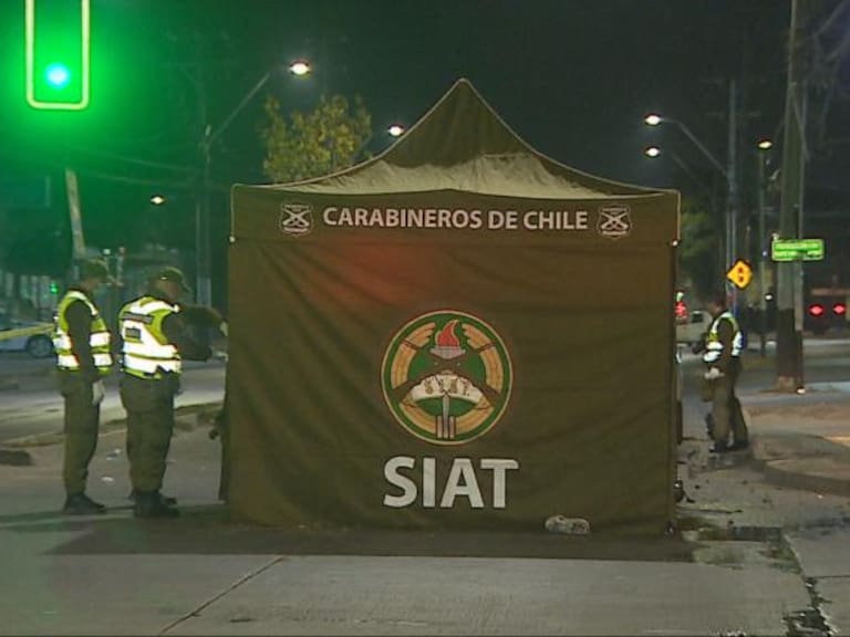 Motociclista muere tras colisión frontal con un auto en Puente Alto