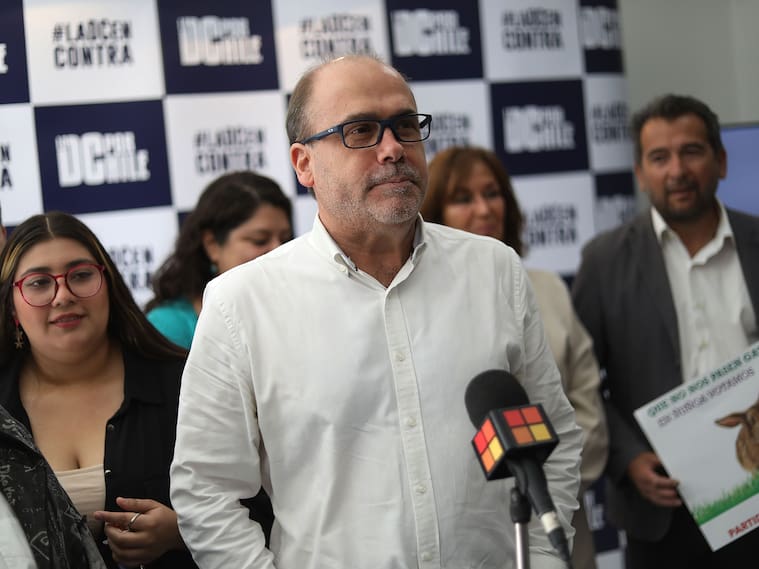 14 DE DICIEMBRE DE 2023/SANTIAGO
La Democracia Cristiana encabezada por su presidente, Alberto Undurraga, cerrará su campaña del plebiscito constitucional 2023, donde apoya la opción "En Contra".
FOTO: SEBASTIAN BELTRAN GAETE / AGENCIUNO