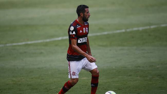 Mauricio Isla fue titular en derrota del Flamengo por el Brasileirao