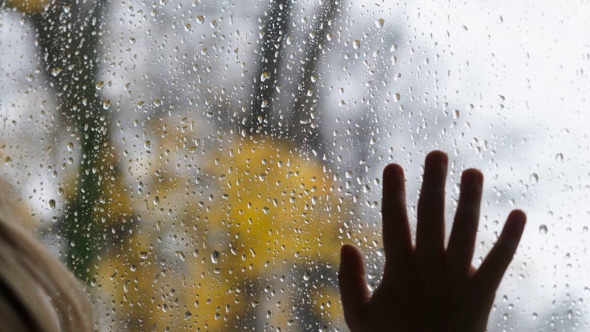 Encierro y artrosis: los mejores ejercicios en casa para evitar el dolor articular durante los días de lluvia