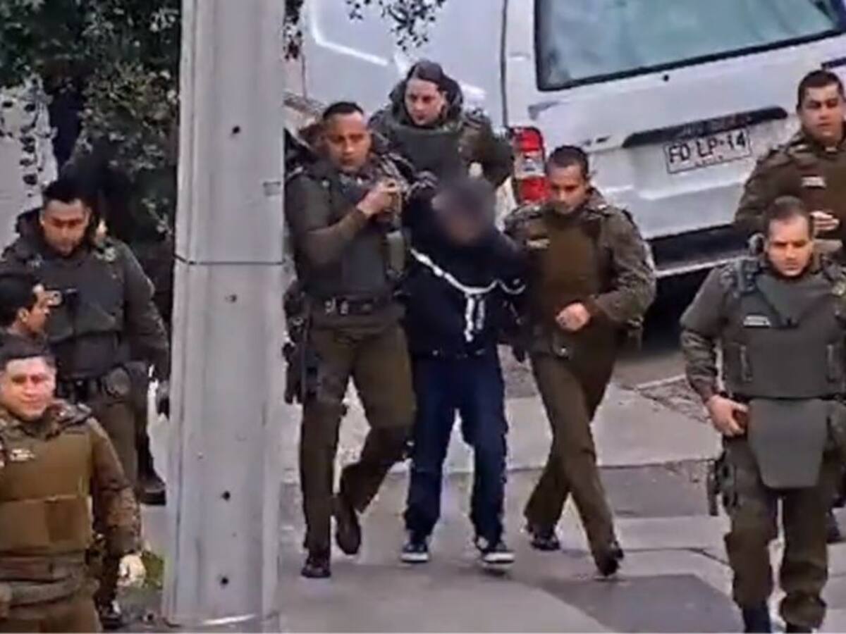 Cámaras de televigilancia registran cinematográfica detención de sujeto que apuñaló a un hombre en Las Condes
