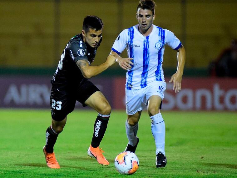 Uruguay's Cerro Largo player Tomas Fernandez (R) and Chile's Palestino player Renato Tarifeno vie for the ball during their Copa Libertadores football match at Domingo Burgueno stadium in Maldonado, Uruguay, on February 5, 2020. (Photo by Dante Fernandez / AFP) (Photo by DANTE FERNANDEZ/AFP via Getty Images)