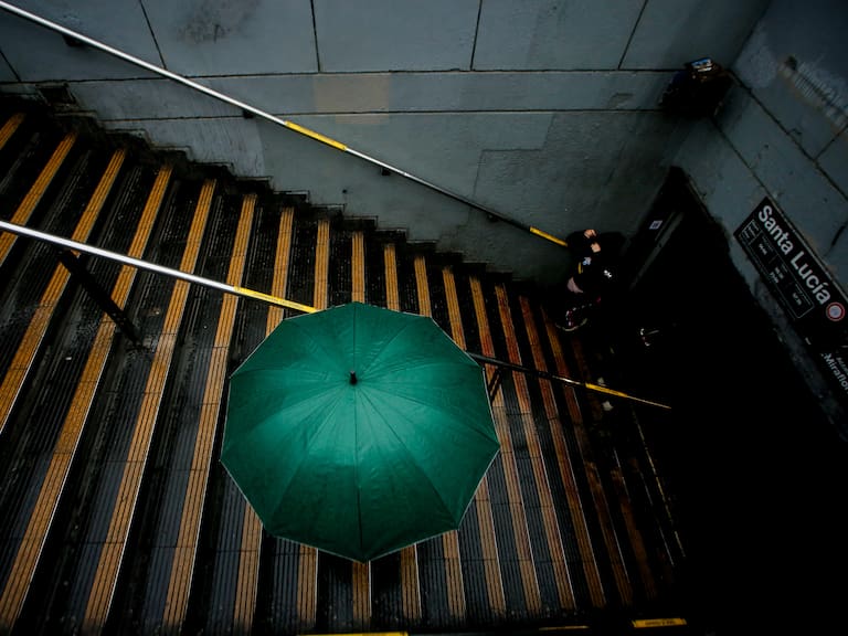 Lluvia en Santiago: ¿Cuándo empieza y dónde se esperan hasta 40 mm en la Región Metropolitana?