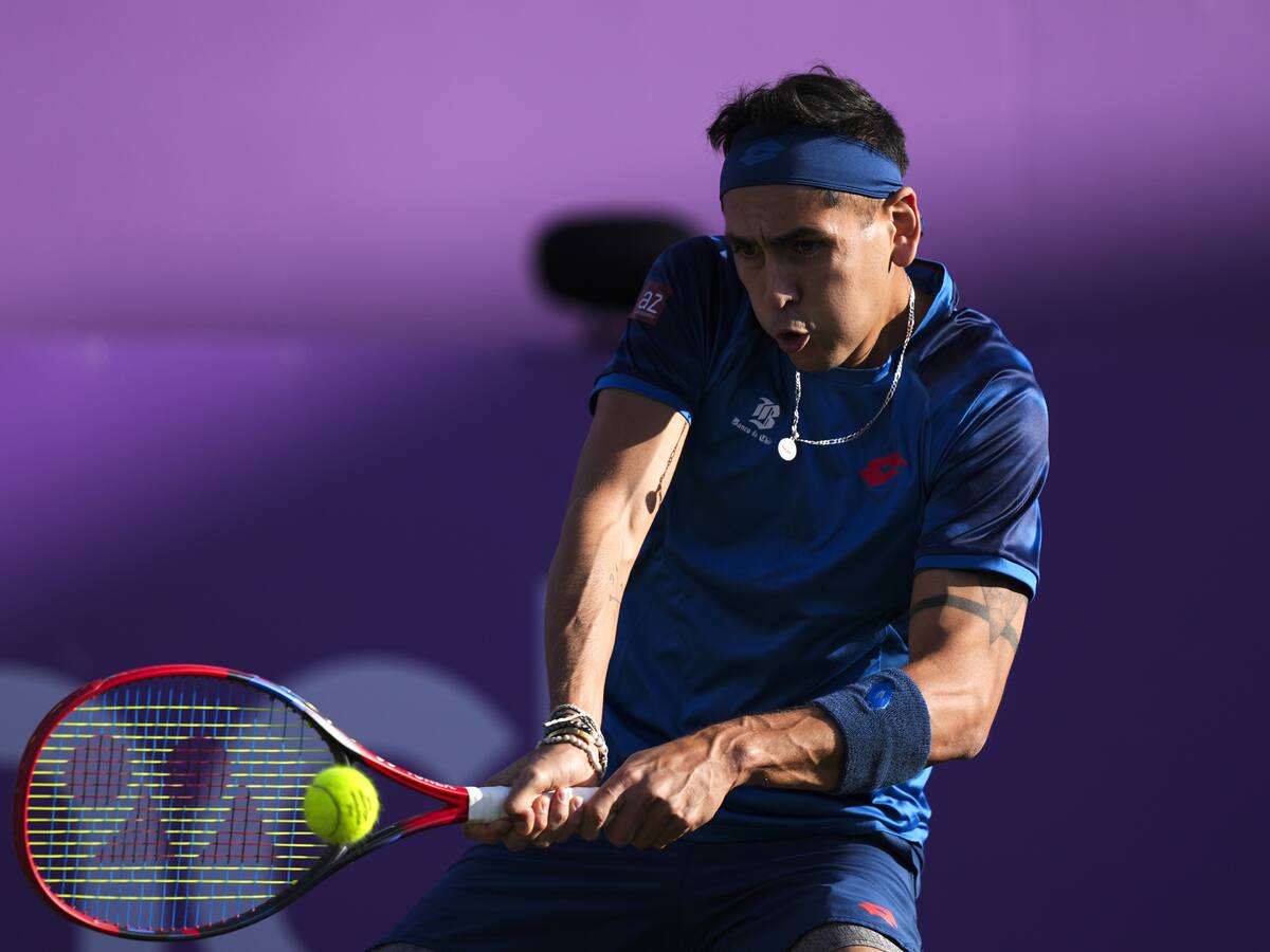 Alejandro Tabilo tendrá que esperar hasta el martes para completar su debut en Queen’s