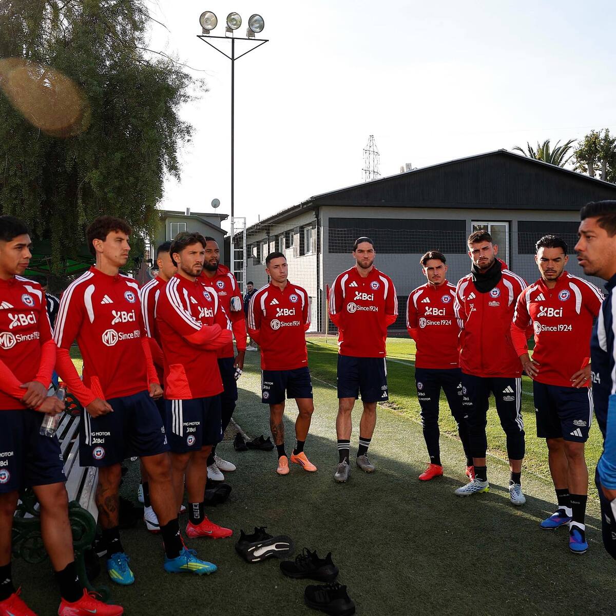La Roja sufre una baja y otro futbolista de la U es convocado para los amistosos contra Portugal y Congo