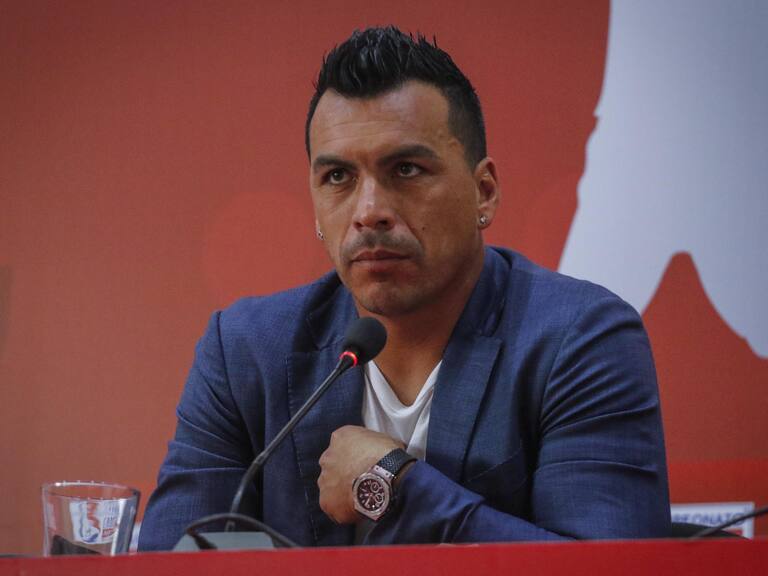 Grupo de investigadores aseguran que Esteban Paredes aún no es el goleador histórico del fútbol chileno