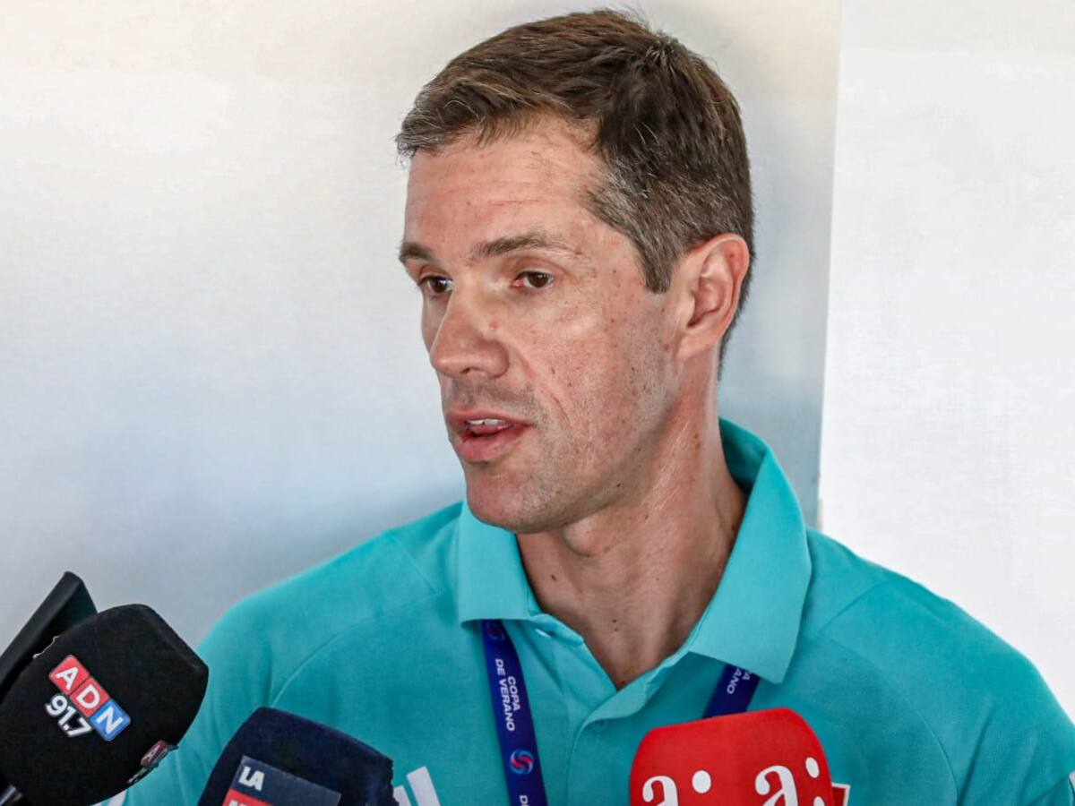 “Si pudiese haber algo, será muy puntual”: Michael Clark no da por cerrado el mercado de fichajes en la U y descarta a César Pérez