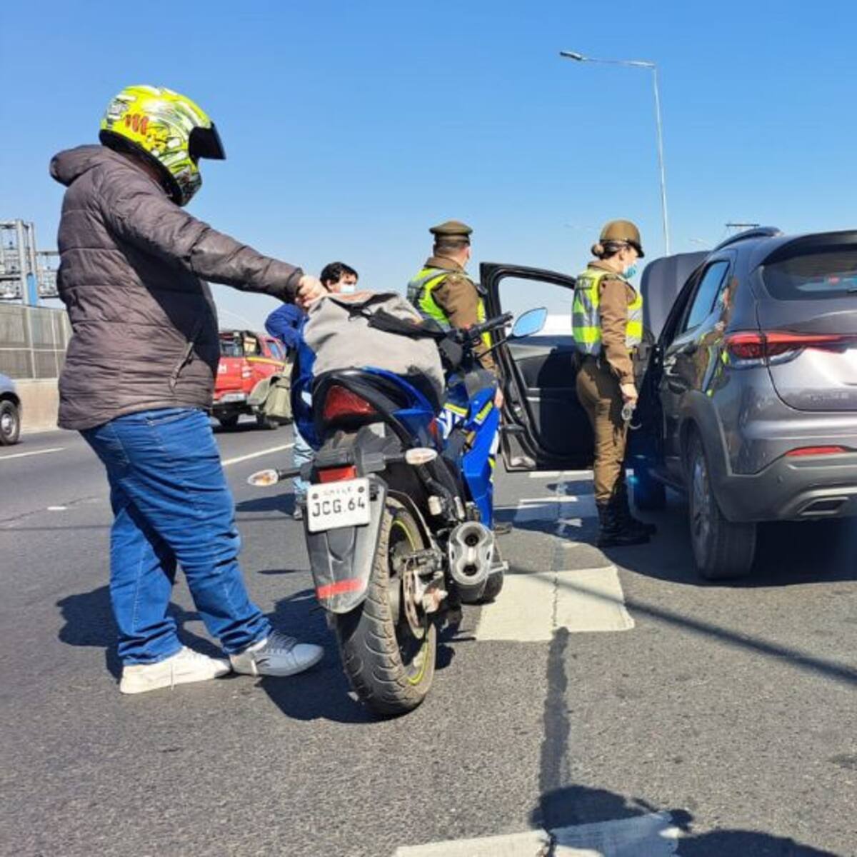 Fiscalización en Santiago termina con un conductor baleado en Providencia: intentó atropellar a un carabinero