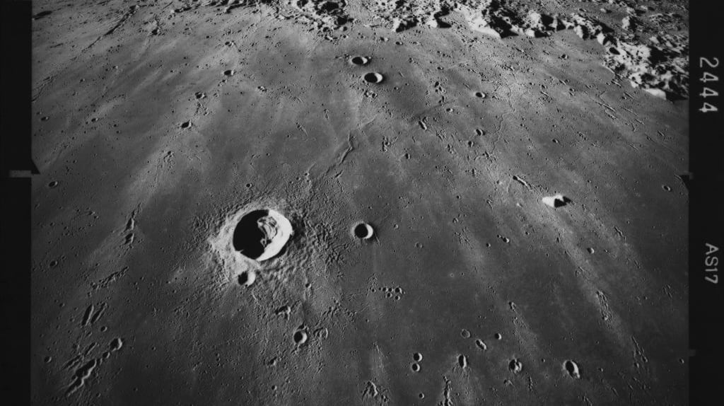 Agua en la luna.