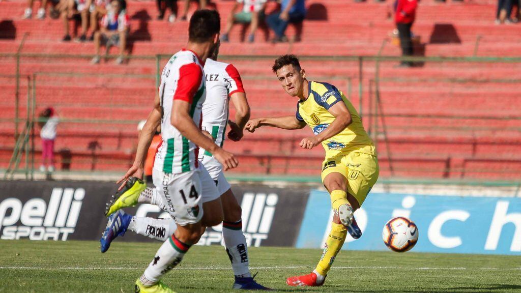 9 de Marzo del 2019/ SANTIAGOWalter Ponce (D) remata,durante el parido valido por la cuarta fecha del Campeonato 2019, entre los equipos de Palestino vs Universidad de Concepcion, disputado en el Estadio La Cisterna. 
FOTO: SEBASTIAN ORIA/AGENCIAUNO