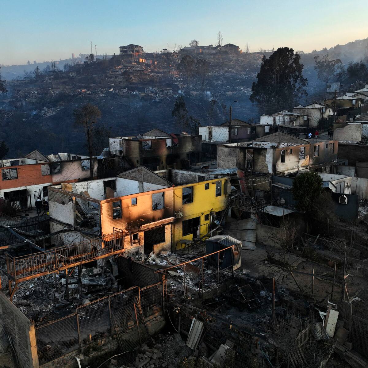 Cámara Chilena de la Construcción tras diálogos con el Gobierno por incendios en Valparaíso: “En un año y medio pueden estar repuestas las viviendas”