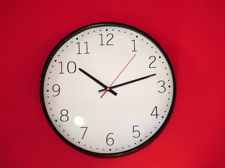 Cambio de hora en Chile 2024: ¿En qué momento amanece y oscurece con la implementación del horario de invierno?