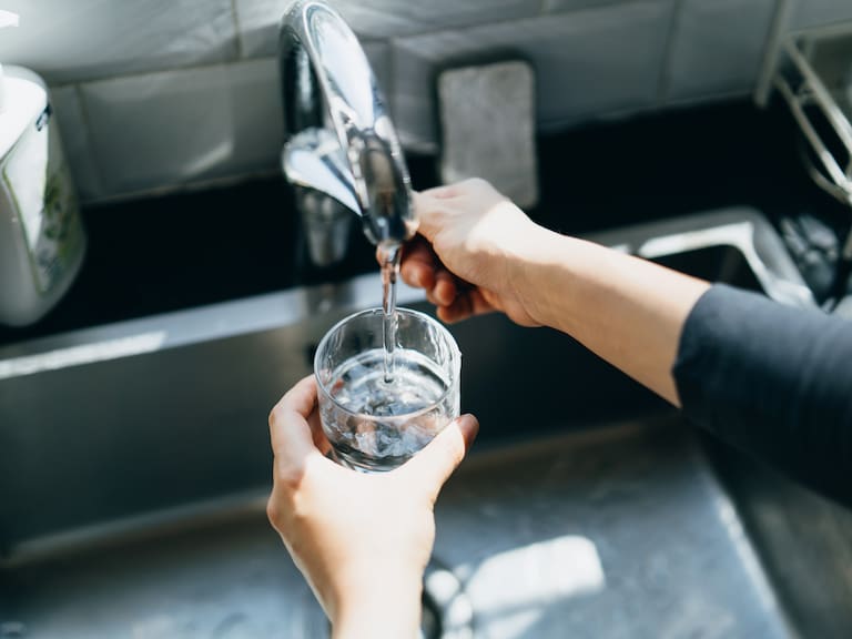 Corte de agua en la región Metropolitana: cuándo será, a qué comunas afectará y cómo saber si mi calle está dentro del mapa