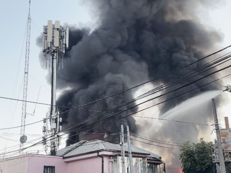 Trabajador relata momentos de tensión por incendio en Independencia: “La mayor preocupación era una explosión”