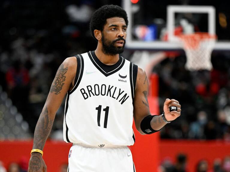 Kyrie Irving - Brooklyn Nets - NBA - renovación, traspaso