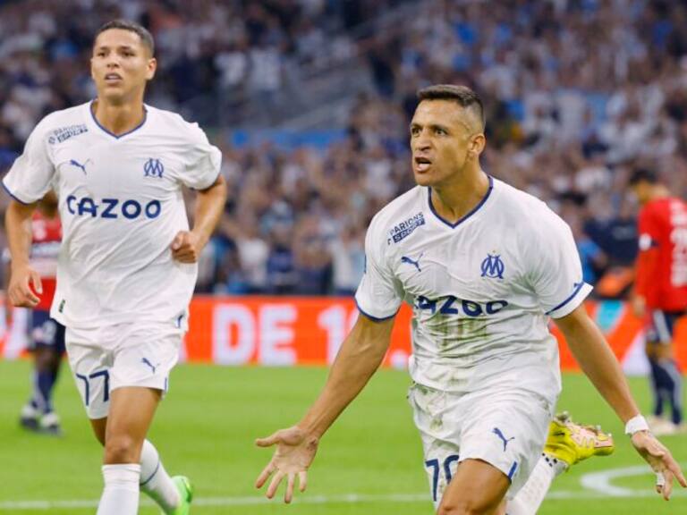 Alexis Sánchez abrió la cuenta con un gran lanzamiento penal ante el PSG de Neymar y Messi