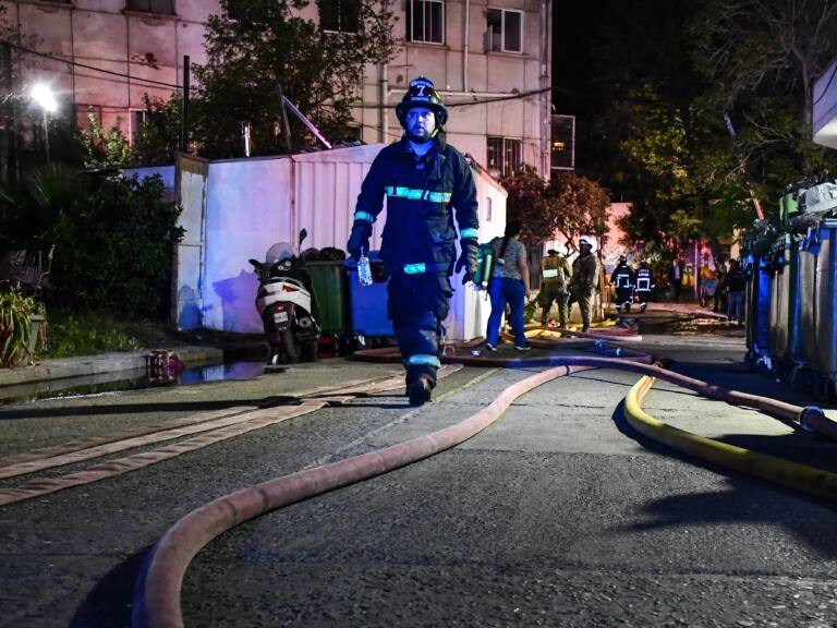 Director del Servicio de Salud Metropolitano confirmó que el incendio está controlado y aseguró que «no hay pacientes lesionados»