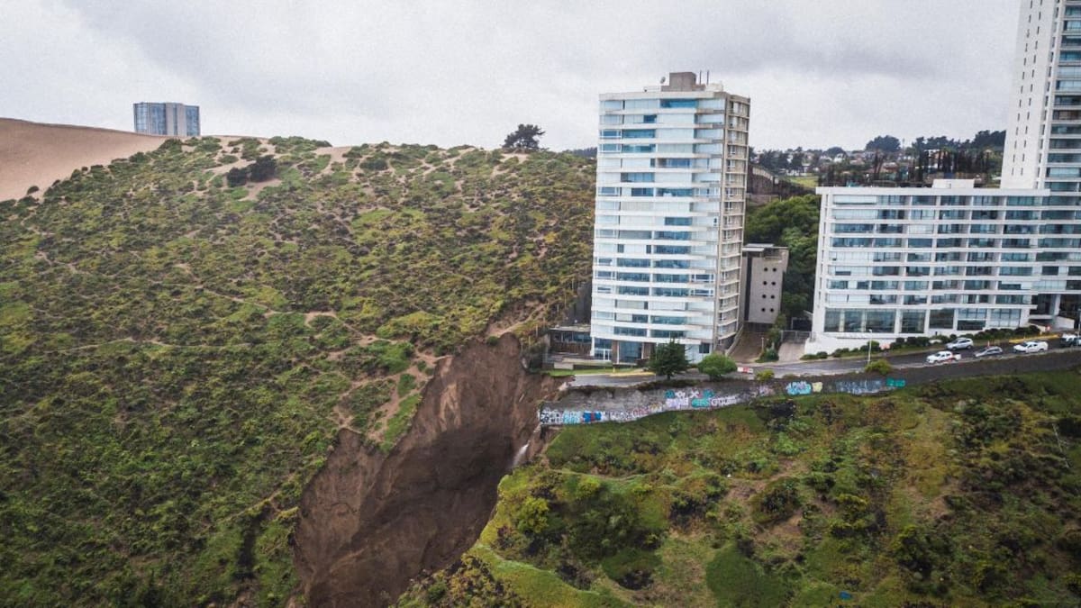 Propietaria de departamento sobre socavón en Viña del Mar: «La acción judicial va a ser contra todos, porque aquí hay responsables: no es que un niño chico haya construido en la arena»