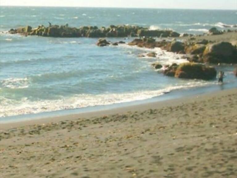 Hallan cadáver de joven de 20 años enterrado en playa de Coronel