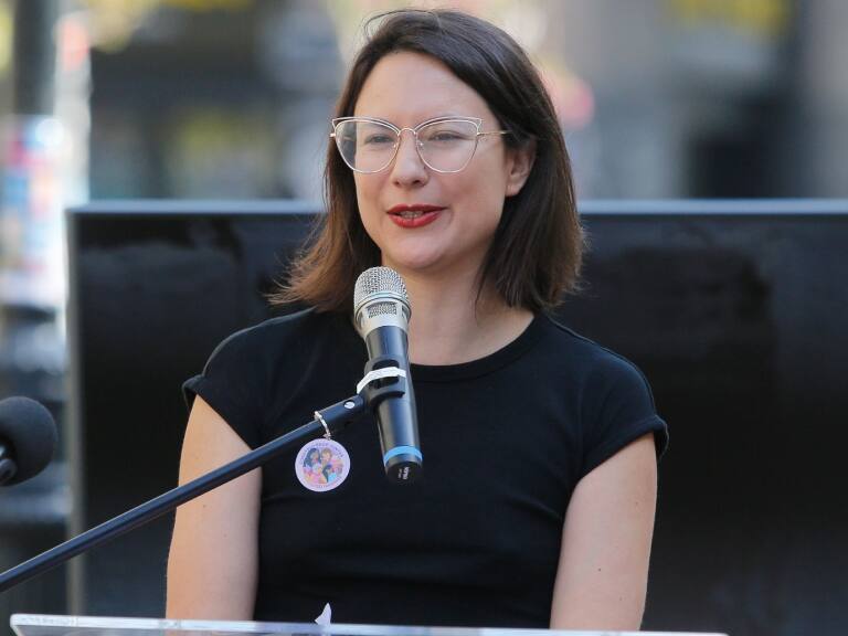 Caso Sierra Bella: Incautan computadores de alcaldesa Hassler y exjefe jurídico