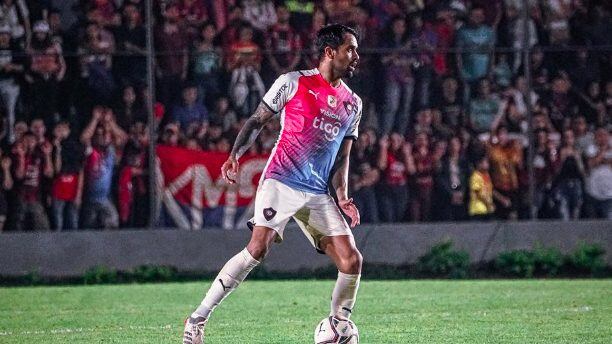 Colo Colo se interesa en defensa paraguayo para reforzar el plantel