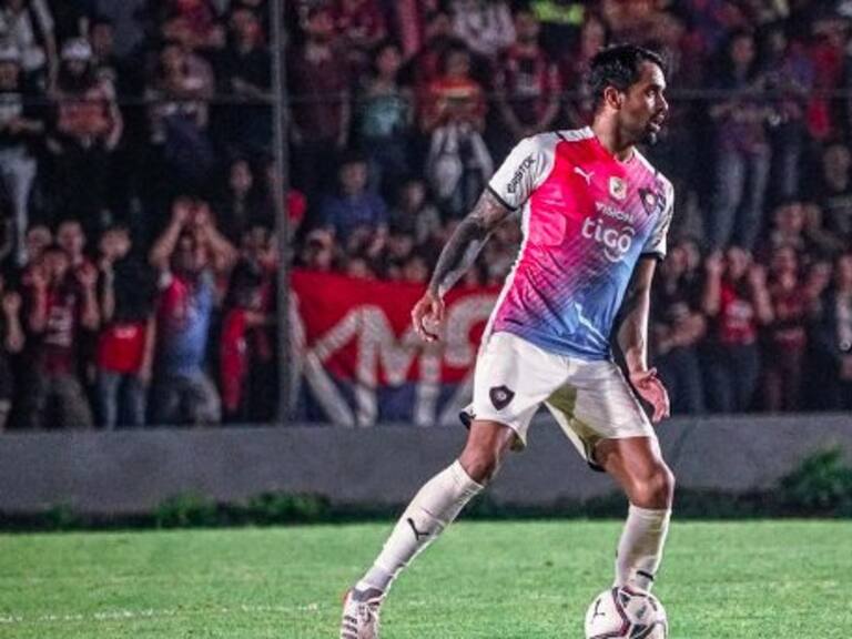 Colo Colo se interesa en defensa paraguayo para reforzar el plantel