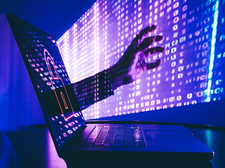 Hackeo afecta una docena de sitios web en Chile y genera alerta digital: revisa el listado