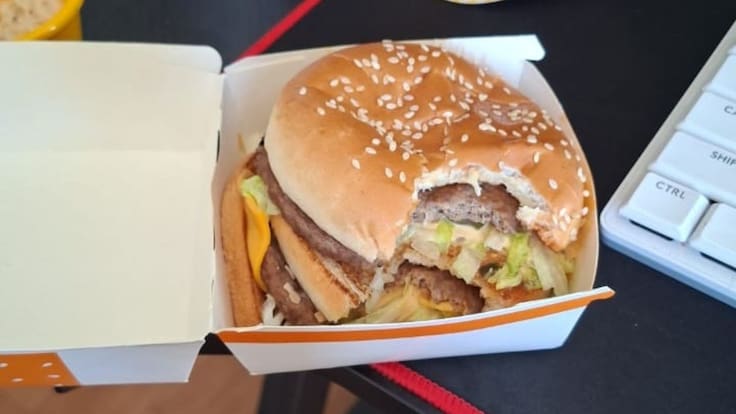 Impresentable: ‘Funan’ a repartidor de delivery que masticó el pedido de una clienta