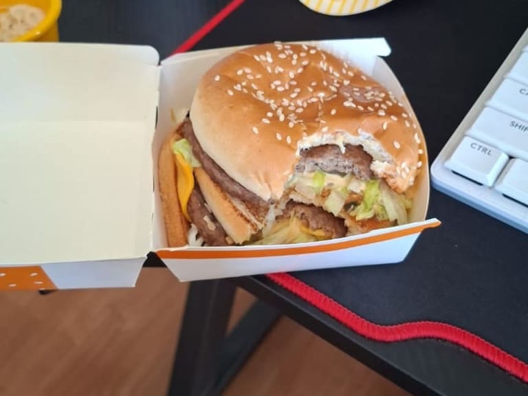 Impresentable: ‘Funan’ a repartidor de delivery que masticó el pedido de una clienta