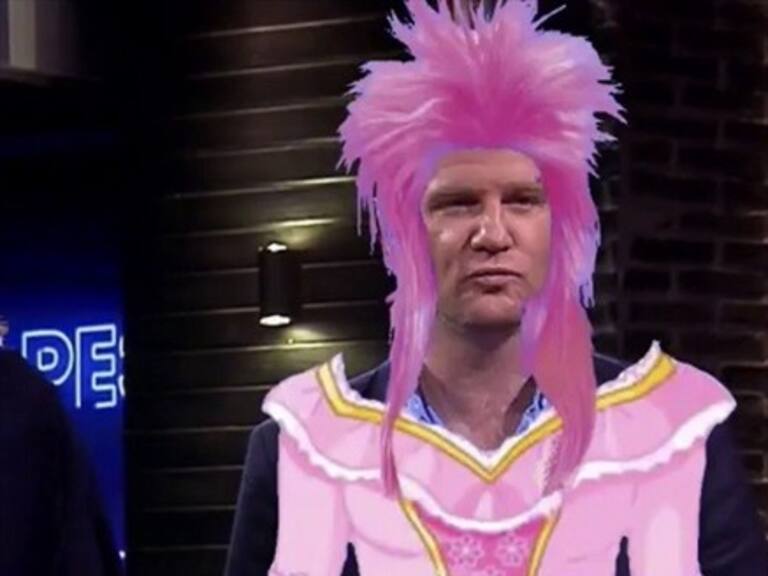 Botota Fox volvió a «travestir» a Felipe Kast