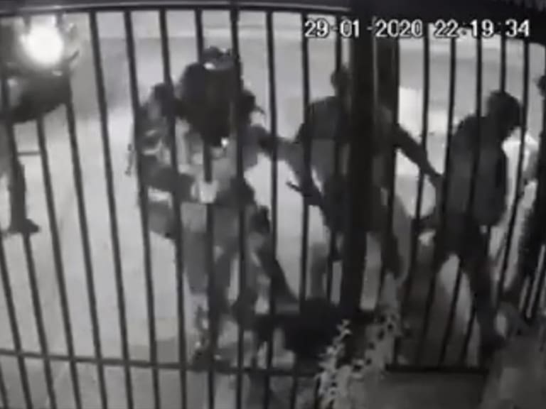 Video muestra golpiza de carabineros a un hombre en Puente Alto