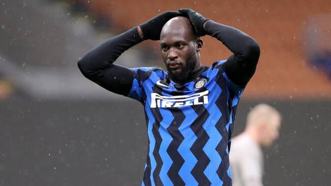 MILAN, ITALY - DECEMBER 09: (BILD ZEITUNG OUT) Romelu Lukaku of FC Internazionale looks dejected during the UEFA Champions League Group B stage match between FC Internazionale and Shakhtar Donetsk at Stadio Giuseppe Meazza on December 9, 2020 in Milan, Italy. (Photo by Sportinfoto/DeFodi Images via Getty Images)