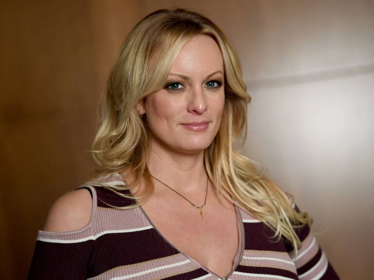 ¿Quién es Stormy Daniels, la ex actriz de películas para adultos que testificó en el juicio contra Donald Trump?