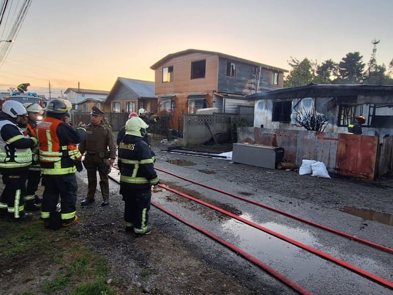 Habría admitido su autoría: detienen a mujer de 20 años por incendio que destruyó una casa en Llanquihue