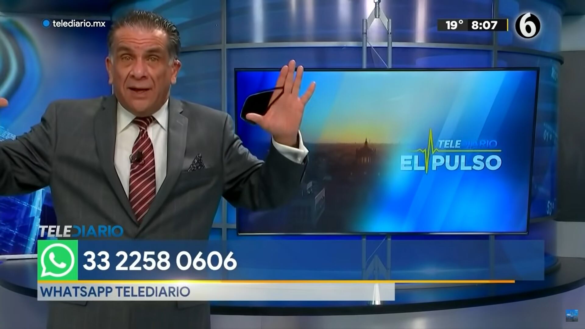 Presentador mexicano insultó a antivacunas y se convirtió en viral